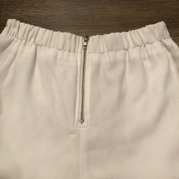 White Petal Shorts - Picture 4 of 4